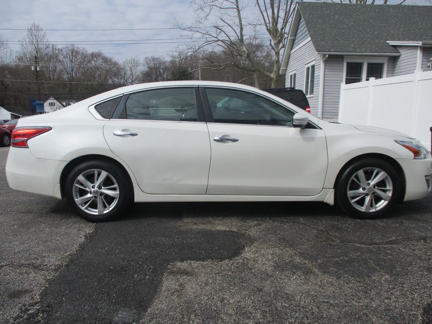 2014 WHITE Nissan Altima (1N4AL3AP5EC) , AUTOMATIC transmission, located at 540a Delsea Drive, Sewell, NJ, 08080, (856) 589-6888, 39.752560, -75.111206 - Photo#8